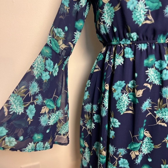 Altar’d State blue floral dress with flare sleeves size small - Picture 2 of 7
